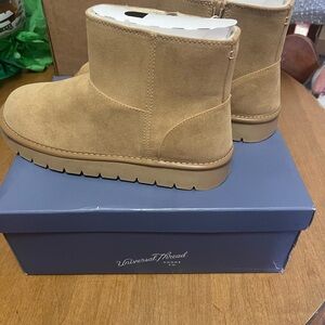 Universal Thread Tan Ankle Boots